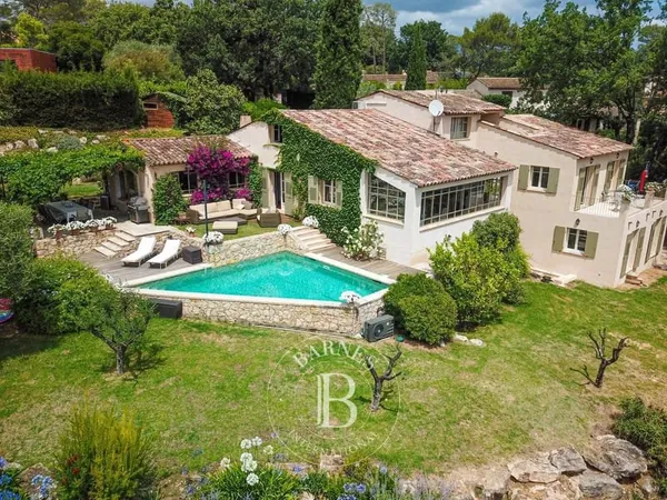 Valbonne - Unique propriété à pied du village - Terrain 1,6 hectare