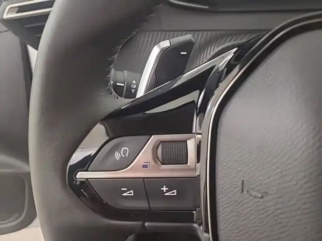 Peugeot 208 hybrid 100 e-dcs6 — photo 23