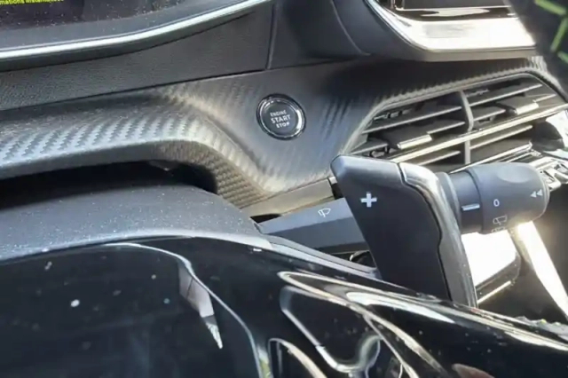 Peugeot 2008 hybrid 145 e-dcs6 — photo 20
