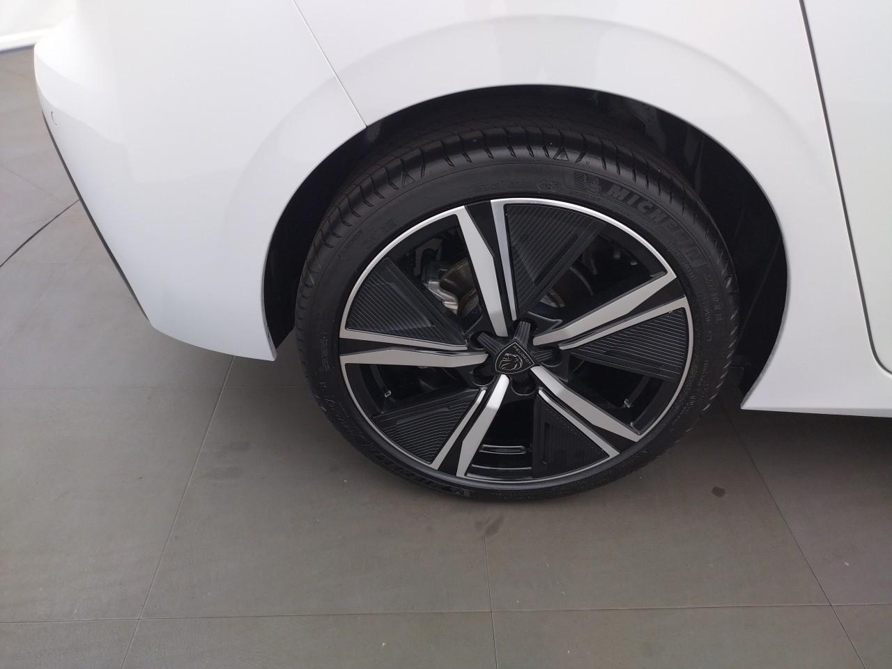 Peugeot 308 hybrid 136 e-dcs6 gt — photo 27