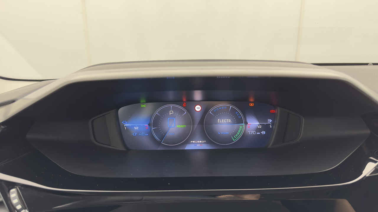 Peugeot 308 SW PHEV 180 e-EAT8 — photo 19