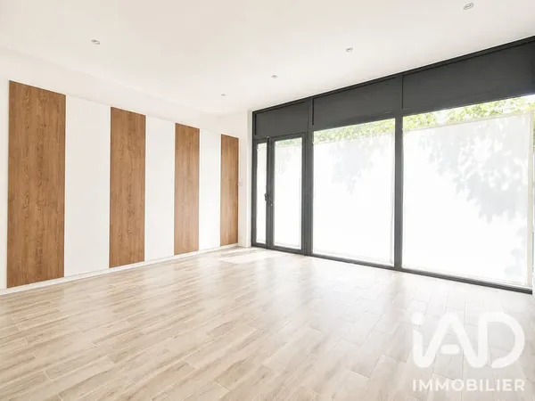 Local commercial 1 pièce 110 m²