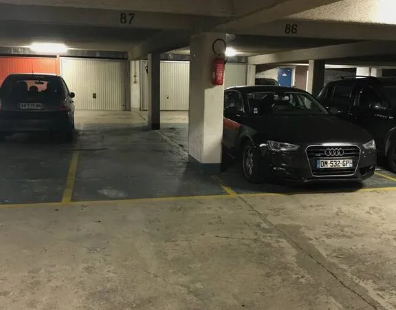 Garage/Parking