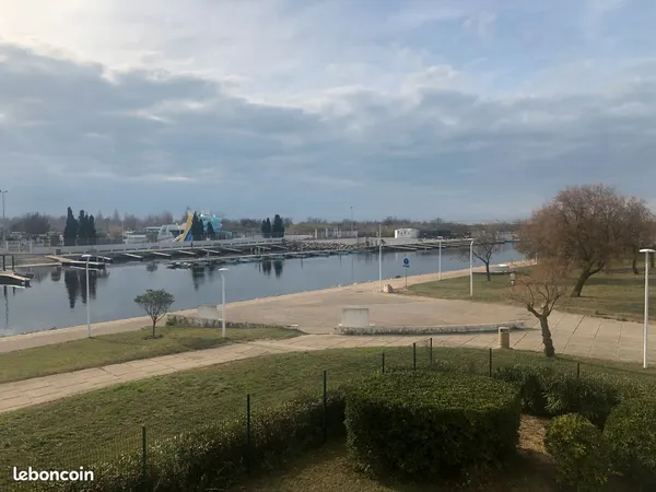 PORT CAMARGUE - SECTEUR PLAGE SUD - EMPLACEMENT EXCEPTIONNEL - A VENDRE STUDIO CABINE DE 23,75 m2 + 