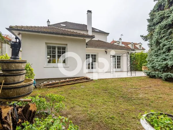 Maison 8 pièces 230 m²
