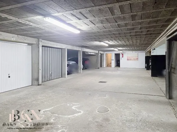 BOX A VENDRE DANS RESIDENCE SECURISEE LIMITE ENGHIEN LES BAI