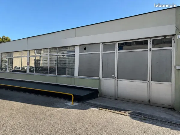 Local d'activité 360 m²