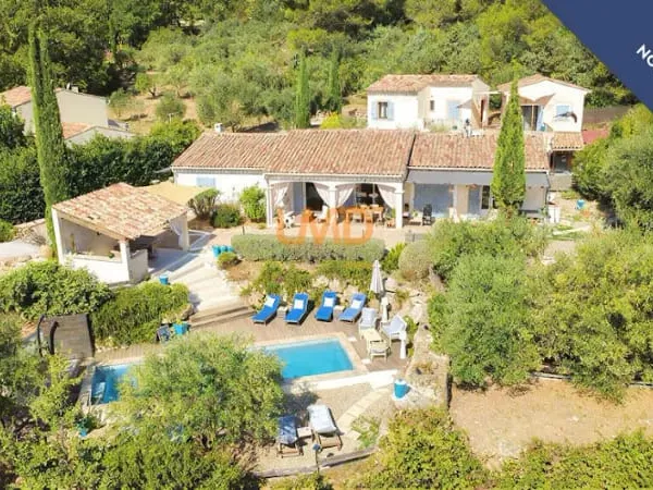 Maison 8 pièces 240 m²