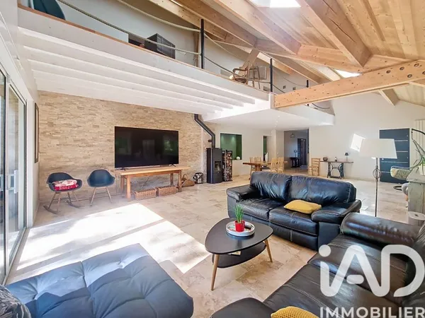 Maison 8 pièces 232 m²