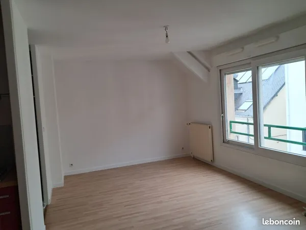 Appartement T2 non meublé - 42 m² - A proximité de la Gare de LAVAL - Avec Option Parking