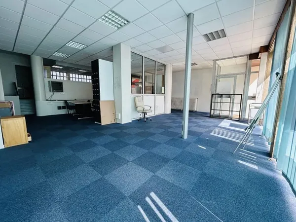 Local 131 m²