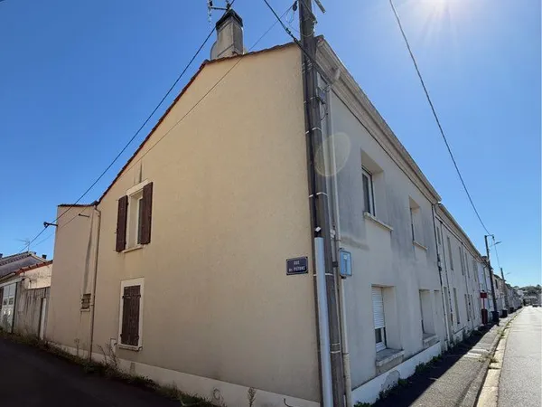 🏡 À VENDRE - MAISON DE VILLE SPACIEUSE (135 m²) AVEC COUR ET TERRASSE - GOND-PONTOUVRE (16160)