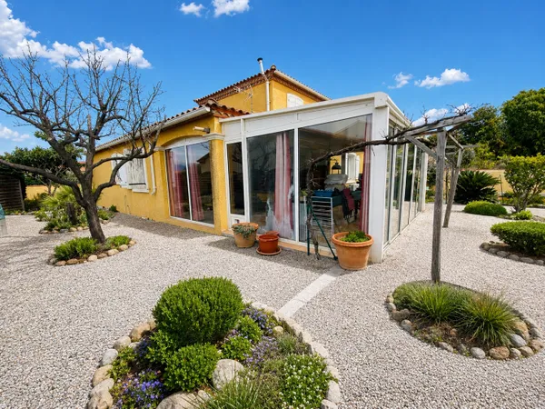 EXCLUSIVITÉ Baisse de prix Villa familiale 4 faces avec jardin, à 20 min des plages méditerranéennes