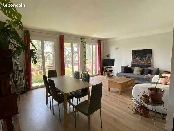 CHAMBRE DANS COLOCATION CHAMBRE DISPONIBLE À PARTIR DU 1er NOVEMBRE