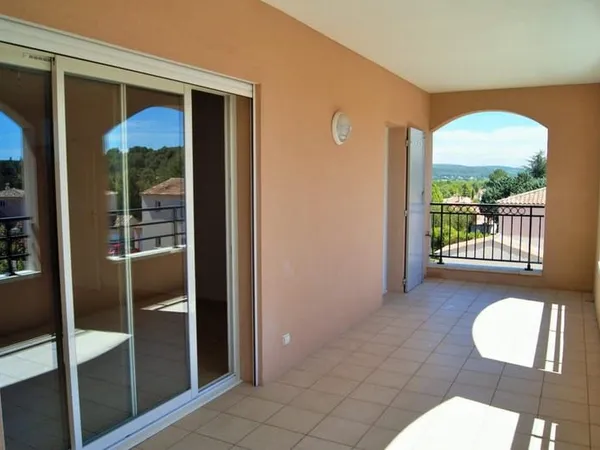 AU CALME BEAU T3 LUMINEUX DANS RESIDENCE DE STANDING LE CLOS DE L'AUBERGE AVEC TERRASSE ET GARAGE - 