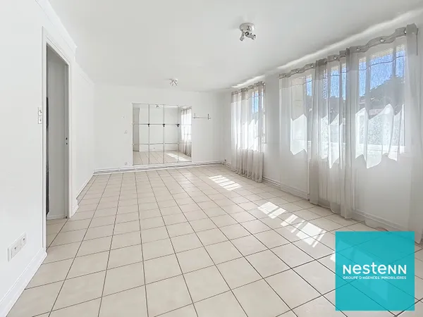 T5 73 m² env. Étage élevé avec ascenseur Vue dégagée exceptionnelle 77 000 €