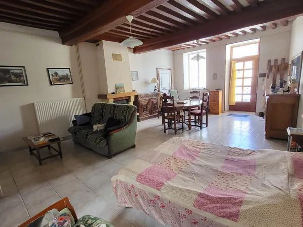 Maison de ville de 90m² et studio de 25m² en location