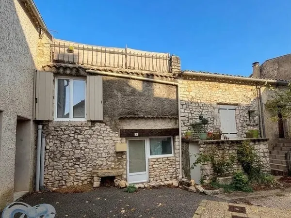 ST CHRISTOL - MAISON DE VILLAGE DE 100 m² HABITABLES -