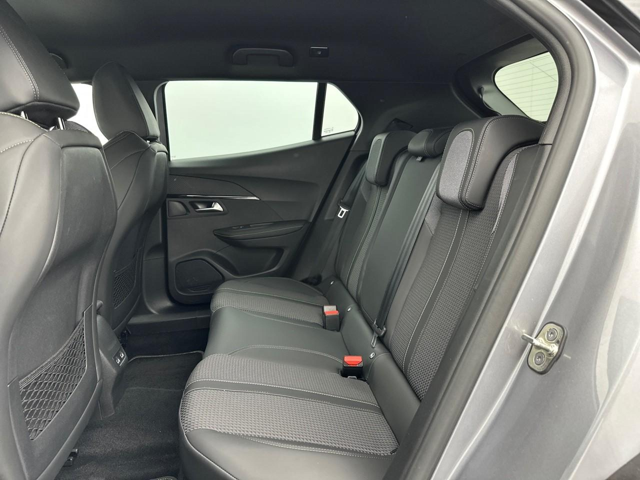 Peugeot 2008 puretech 130 s&s eat8 gt — photo 12