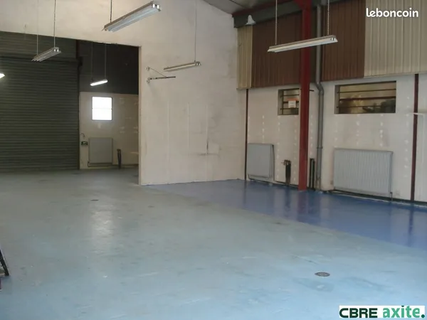 LOCAL D'ACTIVITE 284 m² ÉCHIROLLES