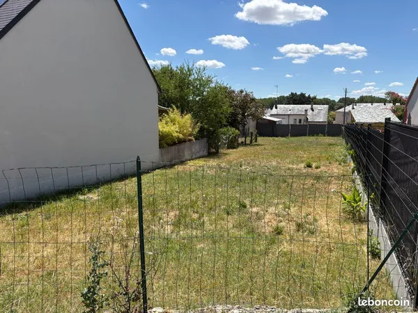 Terrain constructible 457 m² - Saint-Martin-le-Beau, bourg, clos & viabilisé tout-à-l'égout