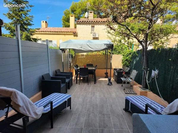 Rez de jardin à St Cyr sur mer/Résidence Les Aigues Marines