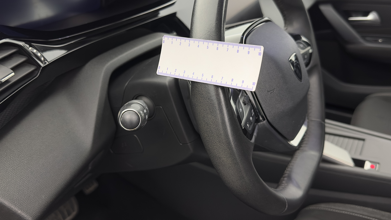 Peugeot 308 SW PHEV 180 e-EAT8 — photo 38