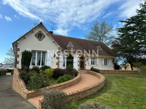 Maison familiale entre commerces et rivière, proche de l'Ile Moulinsart