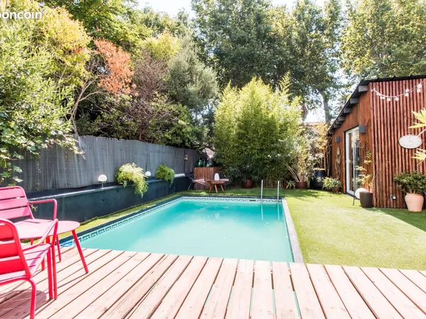 Maison en ville dans un secteur calme 150 m² - 3 chambres - Piscine - Garage