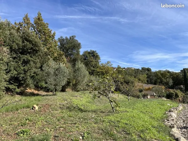 Terrain 1 200 m² Le Luc