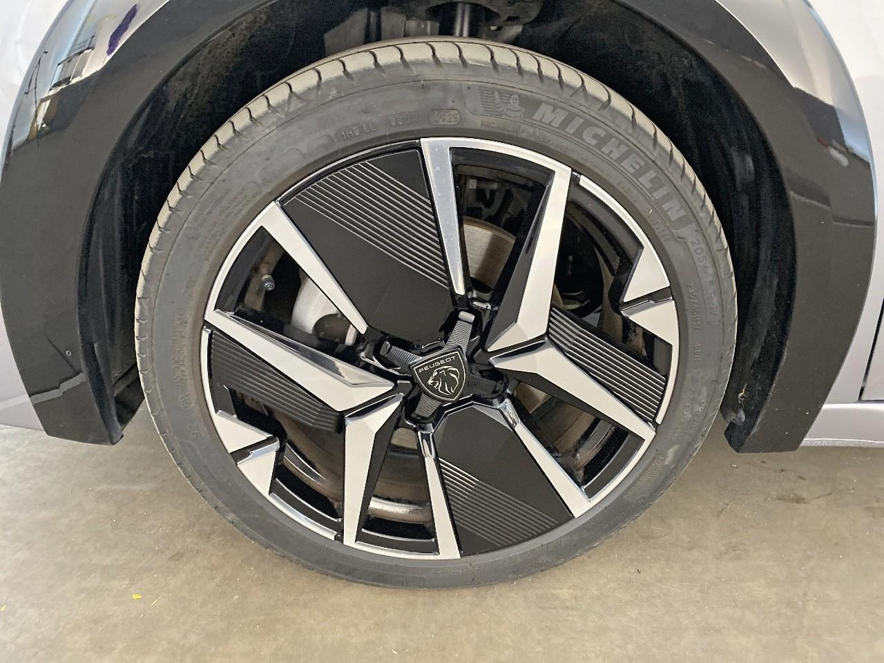 Peugeot 208 hybrid 110 e-dcs6 gt — photo 11