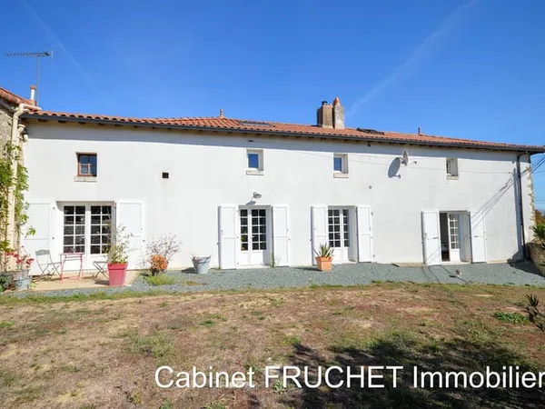 CHANTONNAY - Jolie maison ancienne avec gîte