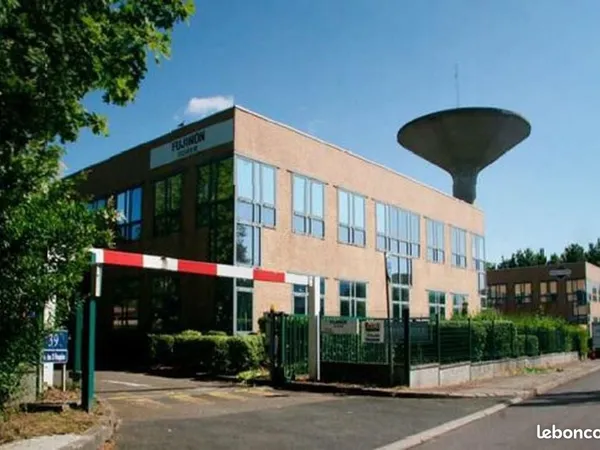 Local d'activité 808 m²