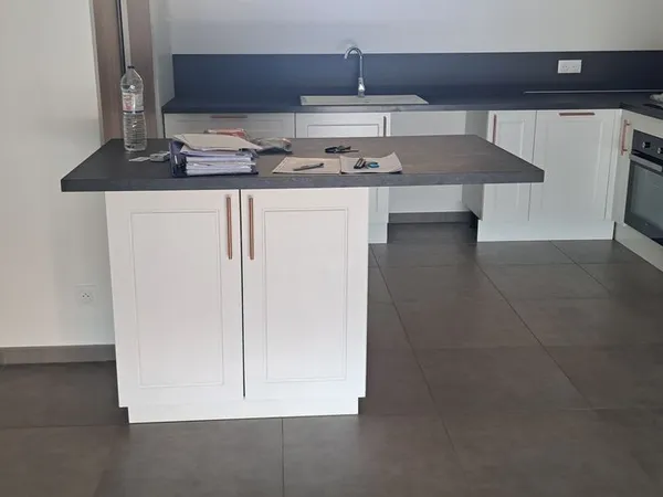 A louer à Chalon sur Saône, le long des quais, appartement T3 résidence standing récente. Disponible