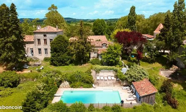 À Louer studio >40 m2 au très beau domaine