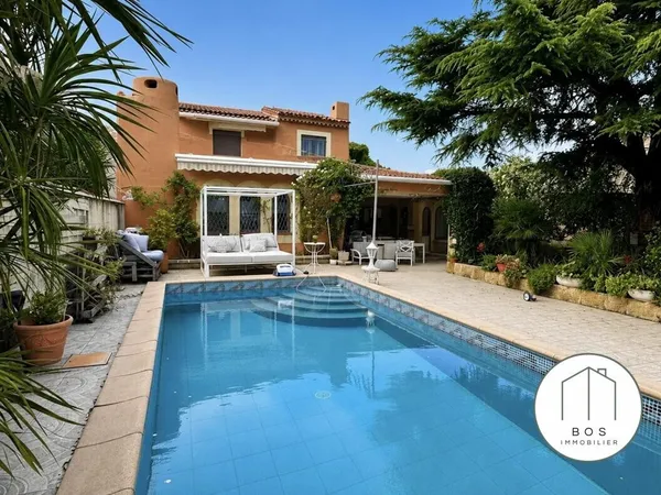 Vends villa - 210 m² - 5 pièces, 3 chambres - Rognonas 13870