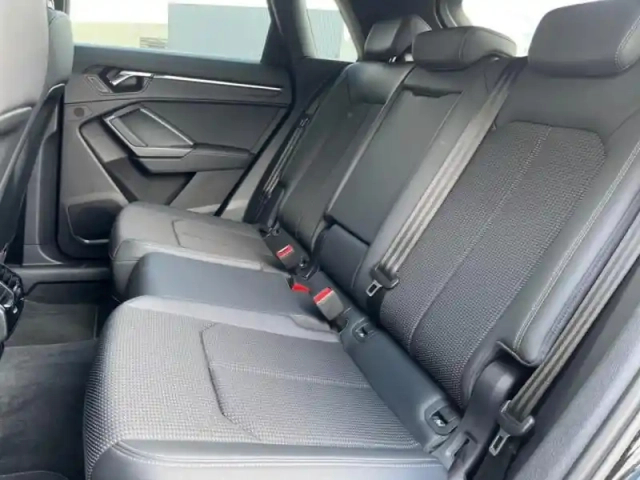 Audi Q3 35 tdi 150ch s line s tronic 7 — photo 12