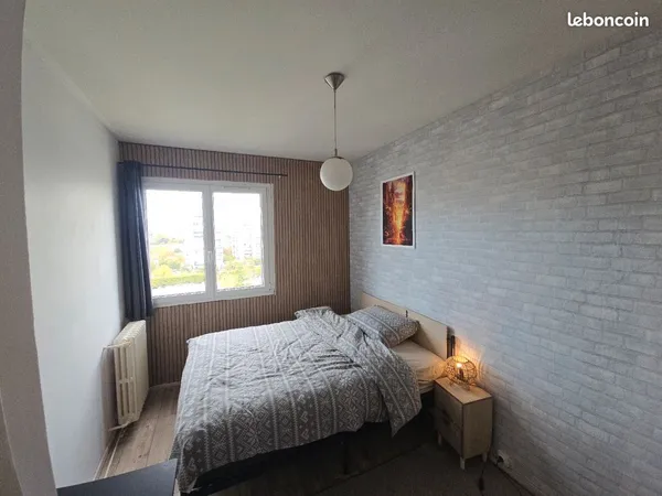 Chambre meublée Épinay proche gare literie haut de gamme