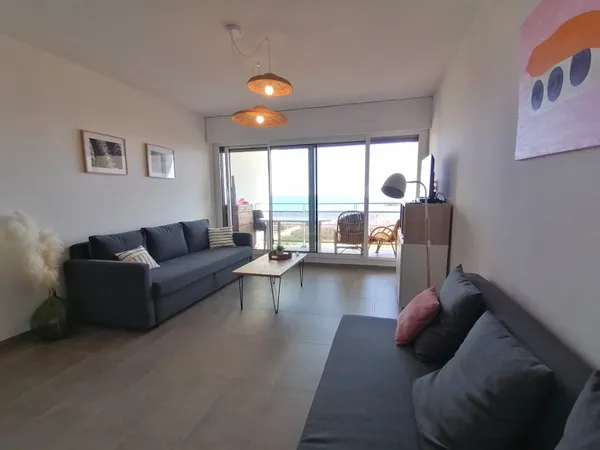 Carnon, grand studio meublé de 34 m2 avec magnifique vue mer