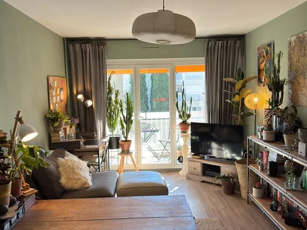 Appartement 2 chambres entièrement meublé, plein de plantes et d'art, à Aix-en-Provence, à 10 min du