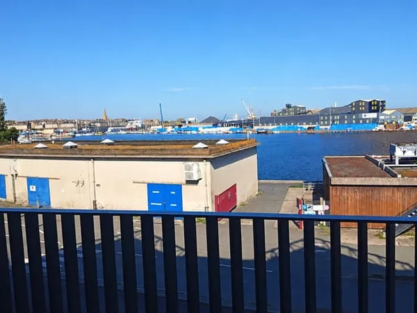 ALOUER T2 MEUBLE NEUF + STATIONNEMENT COUVERT - SAINT SERVAN