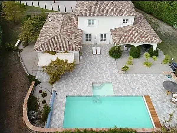 Villa soignée et moderne aux portes du village de Callian