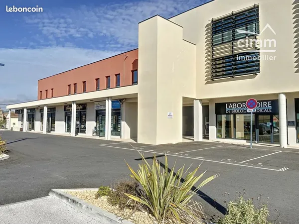 Boutique 42 m² Mazan