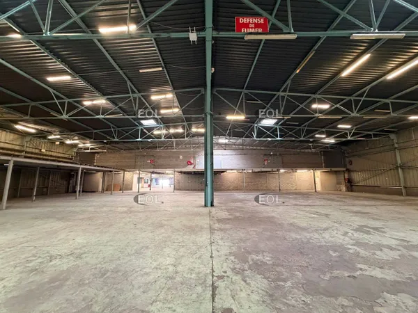 Entrepôt 2180 m²