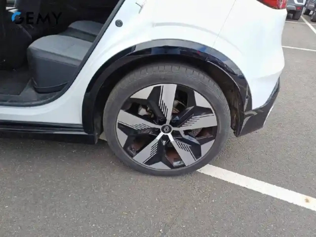 Renault Megane e-tech ev60 220 ch super charge — photo 11