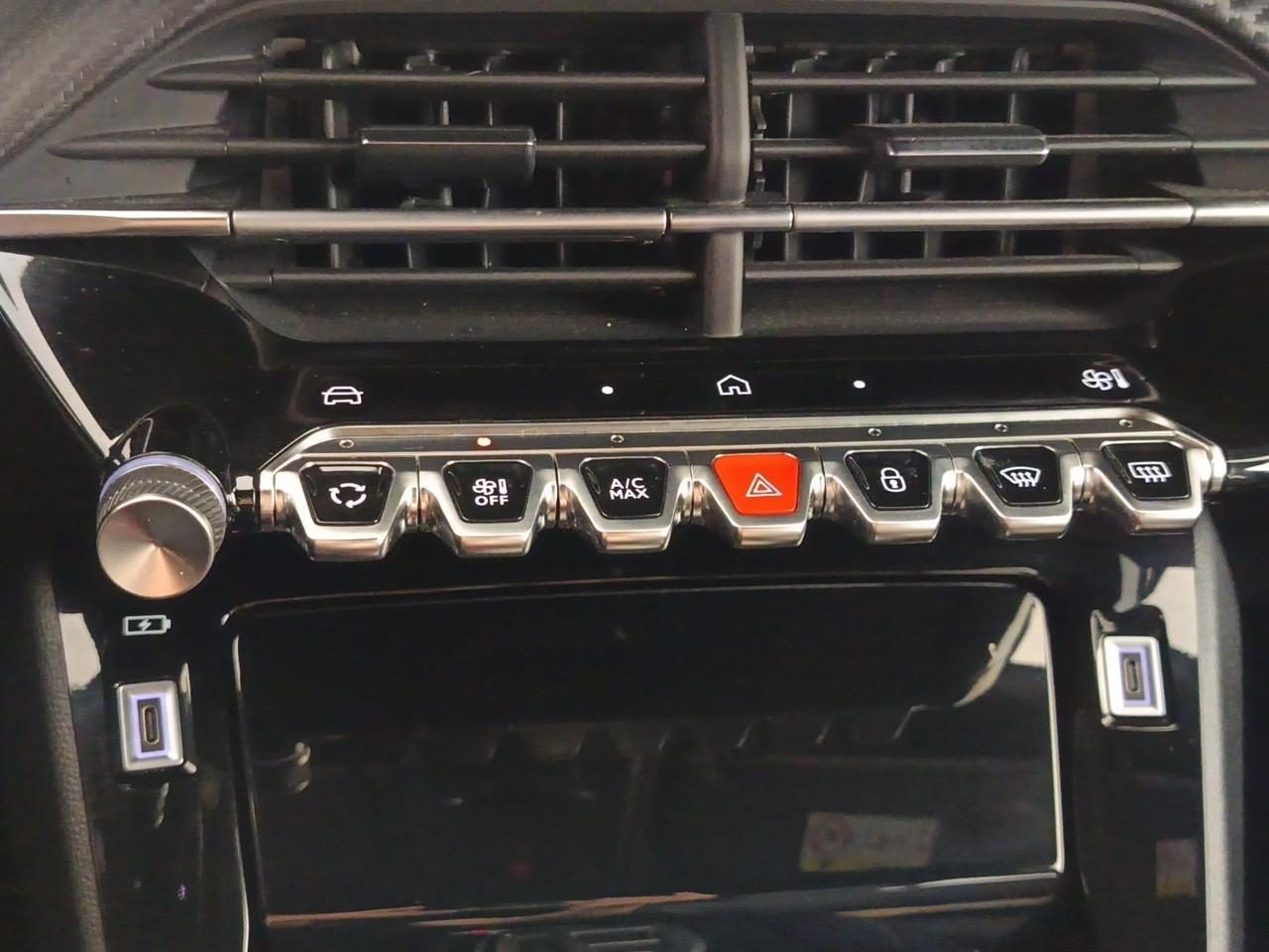 Peugeot 2008 hybrid 136 e-dcs6 gt — photo 28