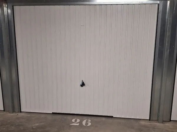 ​À LOUER - Garage / Box fermé sécurisé (12,5 m²)