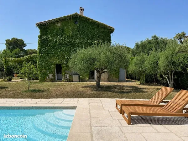 Villa 6 pièces 235 m²