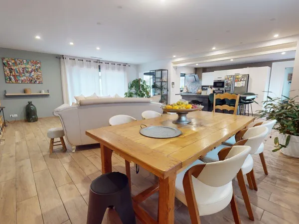 Exclusivité Propriété ensemble de 2 Villas double garage espace professionnel à Magalas
