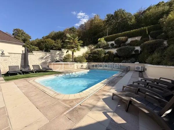 Maison 6 pièces 240 m²